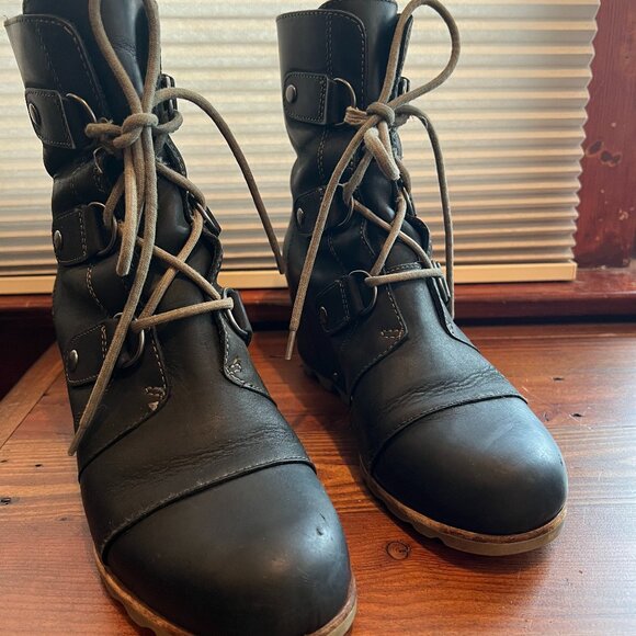 Sorel Joan of Arctic Wedge Boots - Picture 2 of 4